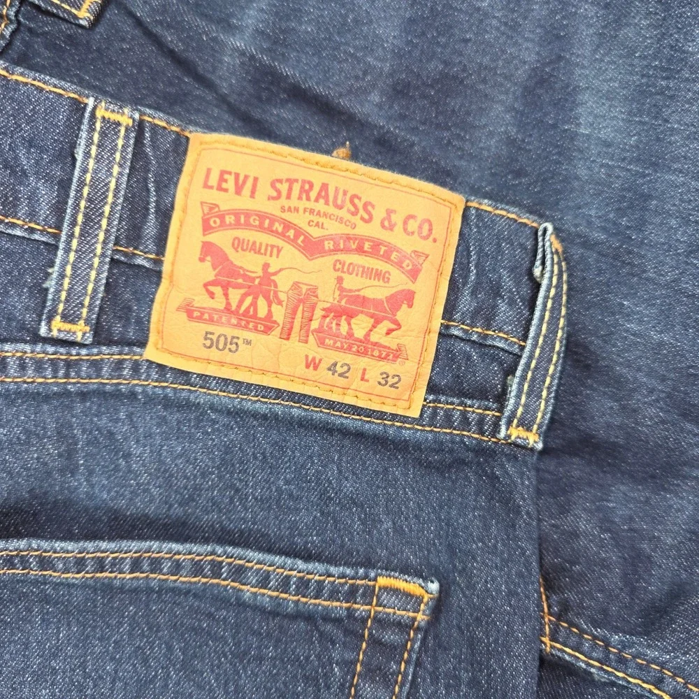 Levis 505 Regular Fit Jeans Mens 42x32 Dark Wash Indigo Straight Leg Denim